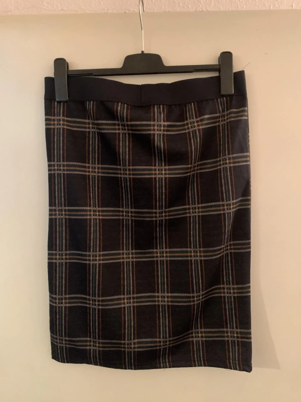 Meerkleurige rok van casual ladies. Maat L.